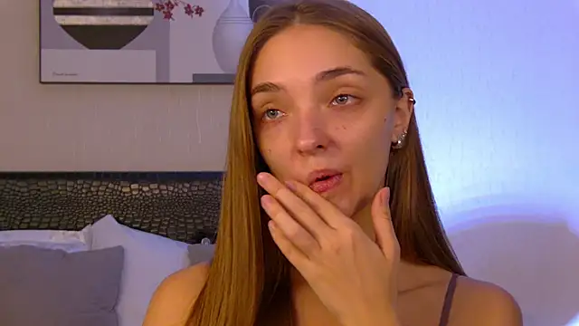 VirginieCruz online show from November 2025 05:40:01 AM