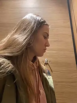 Snapshot of ValenciaShock chatting on January 2025 08:10:02 AM ValenciaShock online show from January 2025 08:10:02 AM