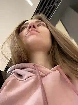 Snapshot of ValenciaShock chatting on February 2025 08:33:02 AM ValenciaShock online show from February 2025 08:33:02 AM