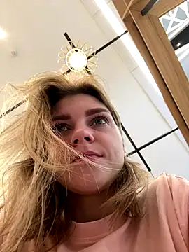 Snapshot of ValenciaShock chatting on September 2025 07:07:01 AM ValenciaShock online show from September 2025 07:07:01 AM