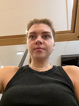 Snapshot of ValenciaShock chatting on September 2025 06:37:01 AM ValenciaShock online show from September 2025 06:37:01 AM