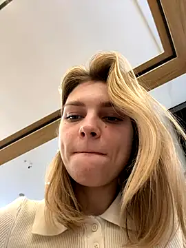 Snapshot of ValenciaShock chatting on September 2025 06:48:02 AM ValenciaShock online show from September 2025 06:48:02 AM