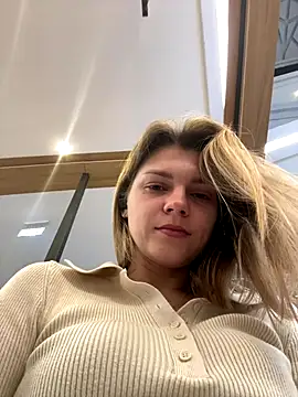 Snapshot of ValenciaShock chatting on October 2025 06:44:01 AM ValenciaShock online show from October 2025 06:44:01 AM