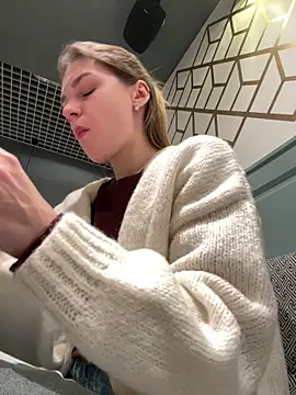 Snapshot of ValenciaShock chatting on November 2025 06:37:02 AM ValenciaShock online show from November 2025 06:37:02 AM