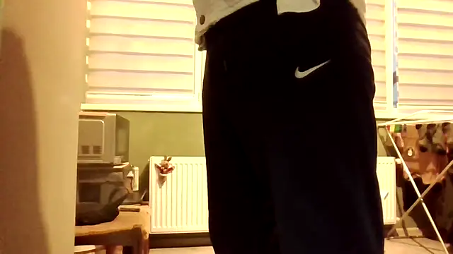 Snapshot of SexSanich chatting on October 2025 04:12:01 AM SexSanich online show from October 2025 04:12:01 AM