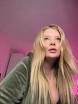 Snapshot of OdriOlsens chatting on December 2025 12:22:01 PM OdriOlsens online show from December 2025 12:22:01 PM