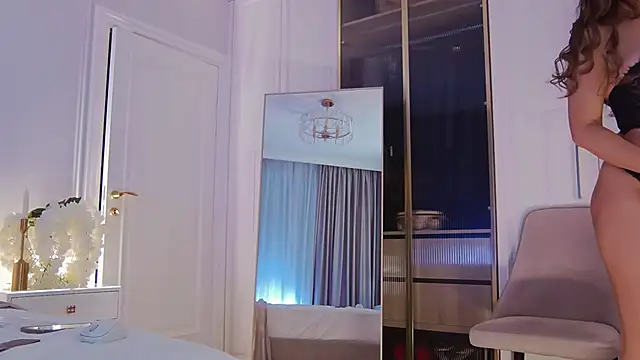 Snapshot of MilaDYstarlight chatting on February 2025 02:53:01 AM MilaDYstarlight online show from February 2025 02:53:01 AM