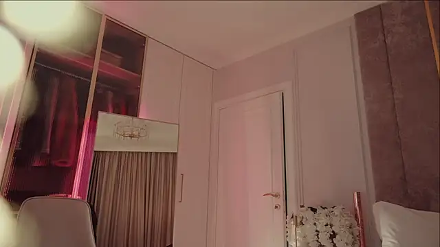 Snapshot of MilaDYstarlight chatting on January 2026 07:06:01 PM MilaDYstarlight online show from January 2026 07:06:01 PM