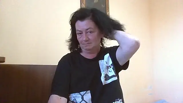 Snapshot of GypsiQueen2 chatting on June 2026 06:06:02 PM GypsiQueen2 online show from June 2026 06:06:02 PM