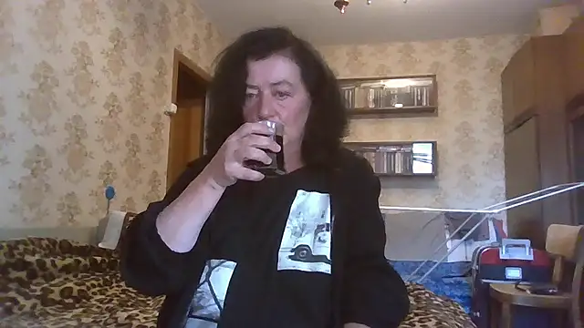 Snapshot of GypsiQueen2 chatting on July 2026 04:20:01 PM GypsiQueen2 online show from July 2026 04:20:01 PM