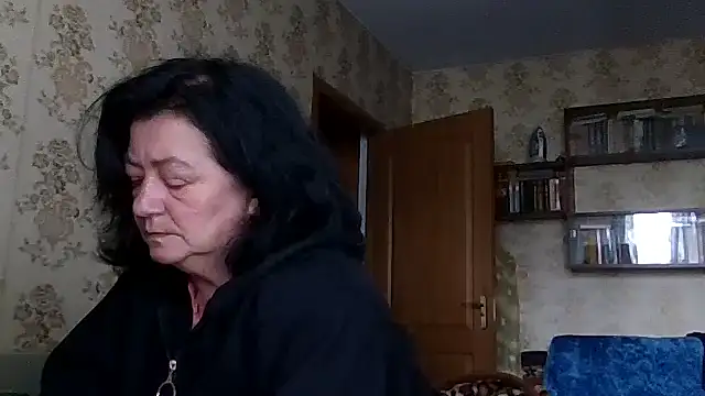 Snapshot of GypsiQueen2 chatting on July 2026 09:29:01 AM GypsiQueen2 online show from July 2026 09:29:01 AM