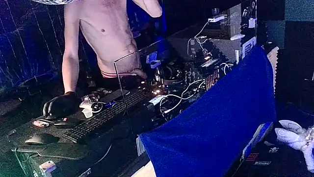 Snapshot of thingsbums chatting on April 2026 07:50:02 AM thingsbums online show from April 2026 07:50:02 AM