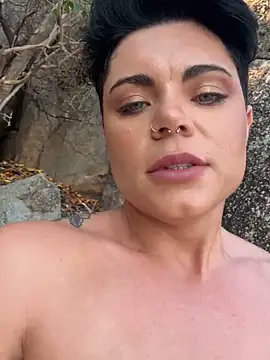 Snapshot of LukeLouHarvey chatting on February 2025 01:52:02 AM LukeLouHarvey online show from February 2025 01:52:02 AM