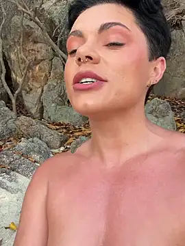 Snapshot of LukeLouHarvey chatting on February 2025 01:22:01 AM LukeLouHarvey online show from February 2025 01:22:01 AM