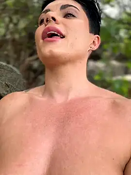 Snapshot of LukeLouHarvey chatting on October 2025 04:29:01 AM LukeLouHarvey online show from October 2025 04:29:01 AM