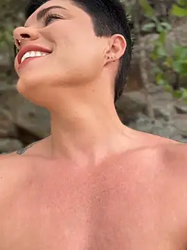 Snapshot of LukeLouHarvey chatting on October 2025 05:05:01 AM LukeLouHarvey online show from October 2025 05:05:01 AM