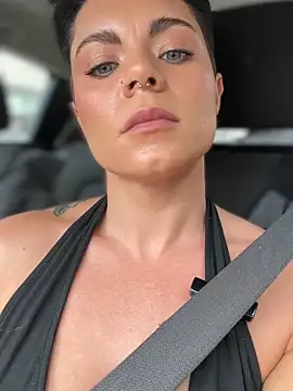 Snapshot of LukeLouHarvey chatting on October 2025 05:05:02 AM LukeLouHarvey online show from October 2025 05:05:02 AM