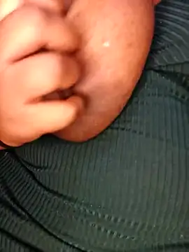 Snapshot of Aaaliyah445 chatting on December 2024 04:14:02 PM Aaaliyah445 online show from December 2024 04:14:02 PM