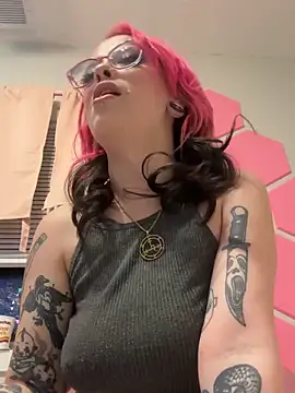 Snapshot of MissRomero chatting on January 2025 03:07:02 AM MissRomero online show from January 2025 03:07:02 AM