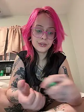 Snapshot of MissRomero chatting on January 2025 12:33:01 AM MissRomero online show from January 2025 12:33:01 AM