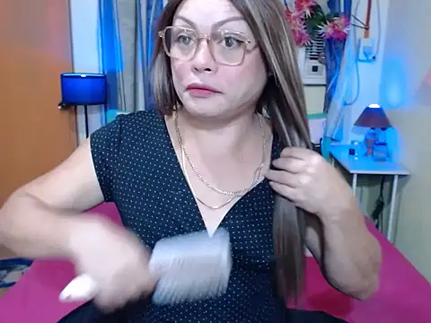 Snapshot of UrAsianPrincessDanie chatting on November 2025 12:11:02 AM UrAsianPrincessDanie online show from November 2025 12:11:02 AM