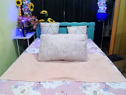 Snapshot of UrAsianPrincessDanie chatting on December 2025 06:03:01 PM UrAsianPrincessDanie online show from December 2025 06:03:01 PM