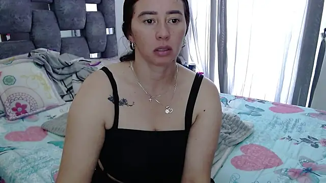 sara hott 1 online show from November 2025 02:43:02 PM