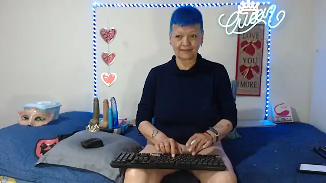 loquitaqueen011 online show from May 2026 04:56:02 PM