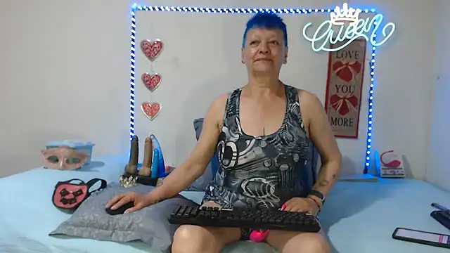 loquitaqueen011 online show from May 2026 03:17:01 PM
