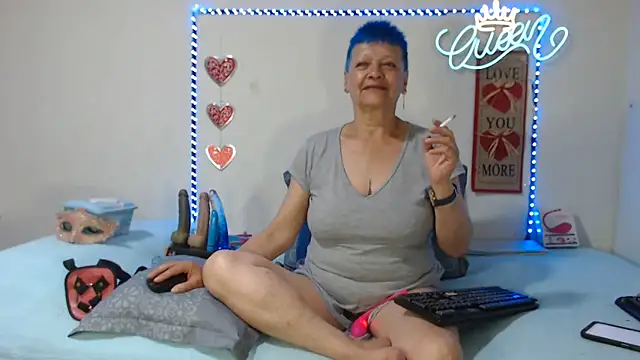 loquitaqueen011 online show from May 2026 10:38:01 PM