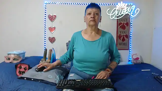 loquitaqueen011 online show from May 2026 09:43:01 PM