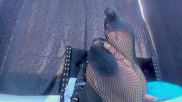 amareto queen online show from November 2025 08:00:01 PM