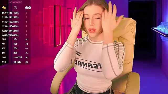 Snapshot of PenellopaRaw chatting on January 2025 02:18:01 PM PenellopaRaw online show from January 2025 02:18:01 PM