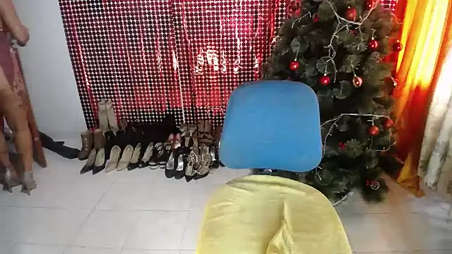 Snapshot of Sweett_Anya chatting on December 2025 09:43:01 PM Sweett Anya online show from December 2025 09:43:01 PM