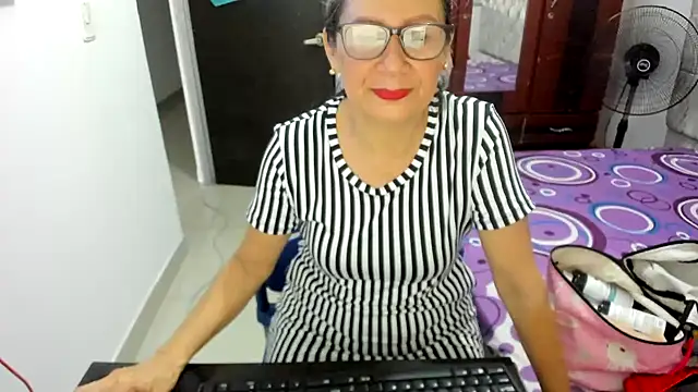 Snapshot of jademartin_ chatting on January 2025 08:14:02 PM jademartin online show from January 2025 08:14:02 PM