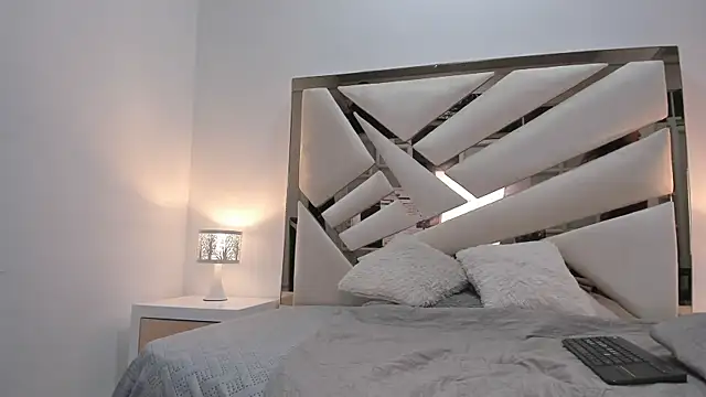 Snapshot of Naughty__Mom chatting on February 2025 08:59:02 AM Naughty Mom online show from February 2025 08:59:02 AM