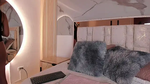 Naughty  Mom online show from May 2026 02:58:01 PM