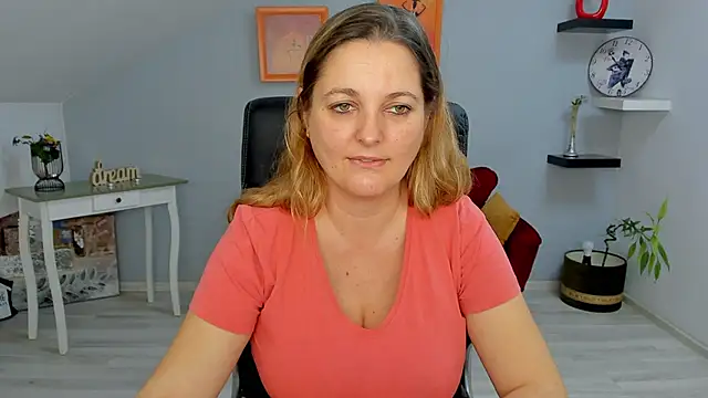 LollaGirl online show from January 2025 07:25:01 AM