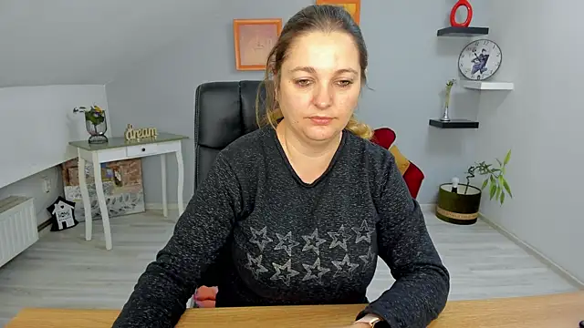 LollaGirl online show from January 2025 04:18:01 AM