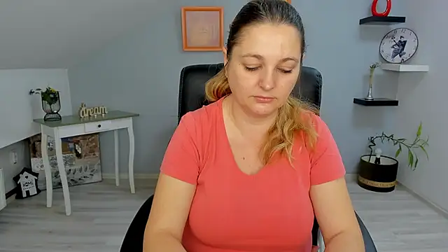 LollaGirl online show from January 2025 04:13:01 AM