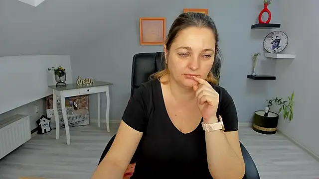 LollaGirl online show from January 2025 03:58:02 AM