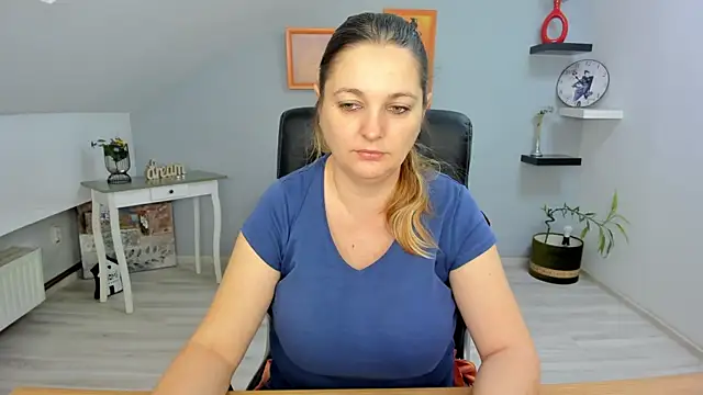 LollaGirl online show from February 2025 04:16:02 AM