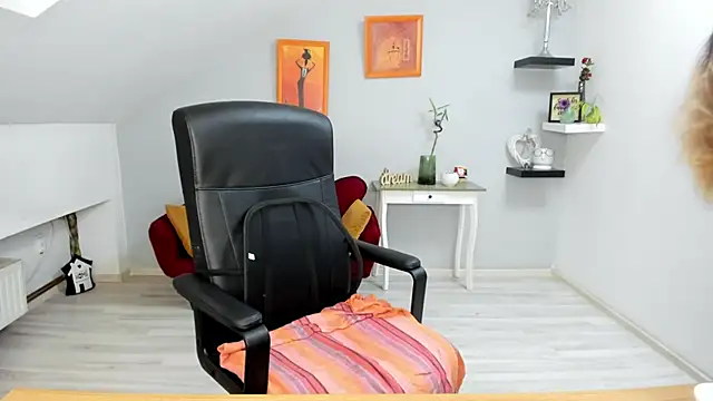 LollaGirl online show from September 2025 03:19:01 AM