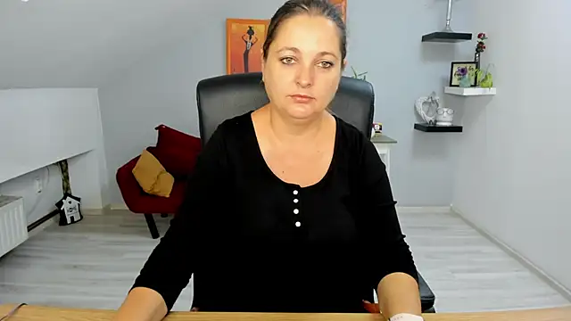 LollaGirl online show from September 2025 03:20:01 AM