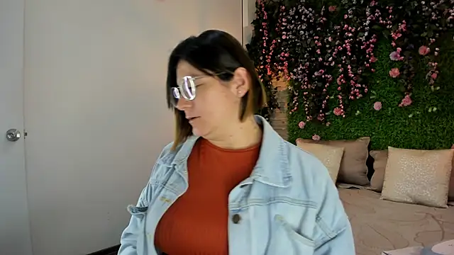 SarahDeyvis online show from December 2025 01:50:02 PM