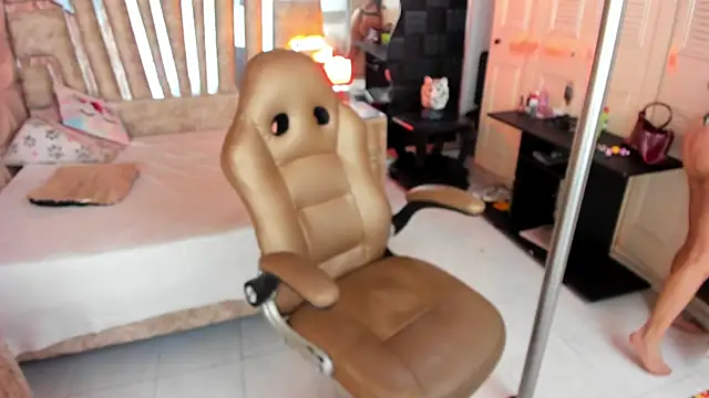 Snapshot of cute_sassy chatting on April 2026 07:06:02 PM cute sassy online show from April 2026 07:06:02 PM
