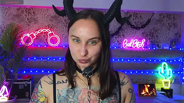 Cool Freak  online show from May 2026 10:13:01 AM