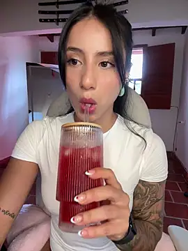 Ale Lewis online show from April 2026 10:21:02 PM