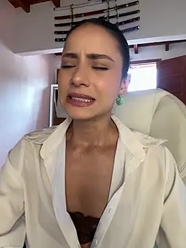 Ale Lewis online show from May 2026 07:01:01 PM