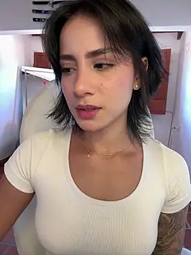 Ale Lewis online show from June 2026 07:02:01 PM